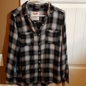 Plaid button down long sleeve shirt